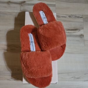 💐 Chinese Laundry Women's Plush Coral Furry Slides